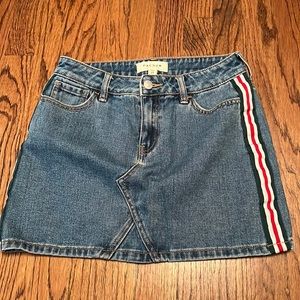 Pacsun size 25 Jean skirt w race stripes